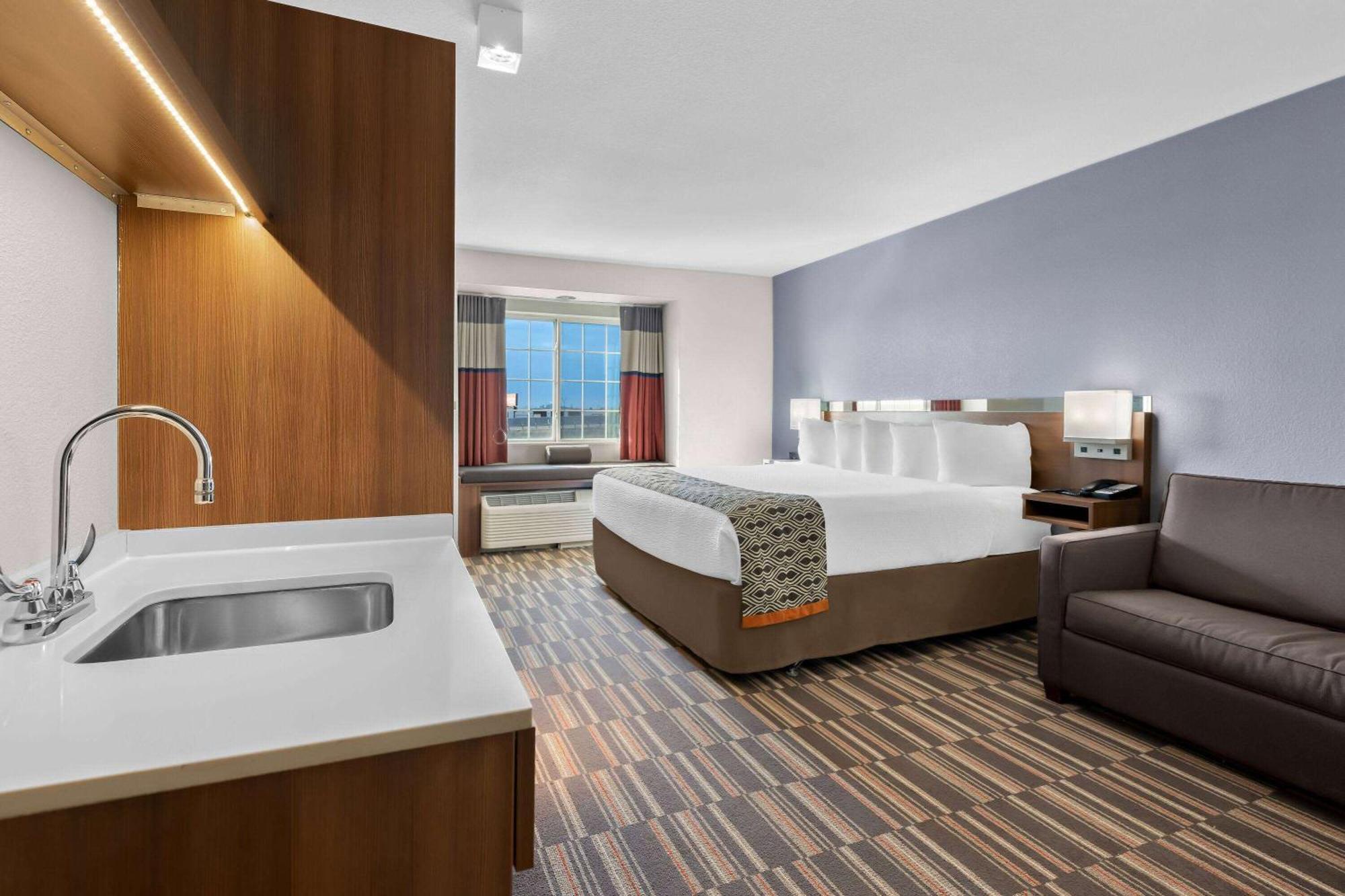 Hotel Microtel & By Wyndham 3*