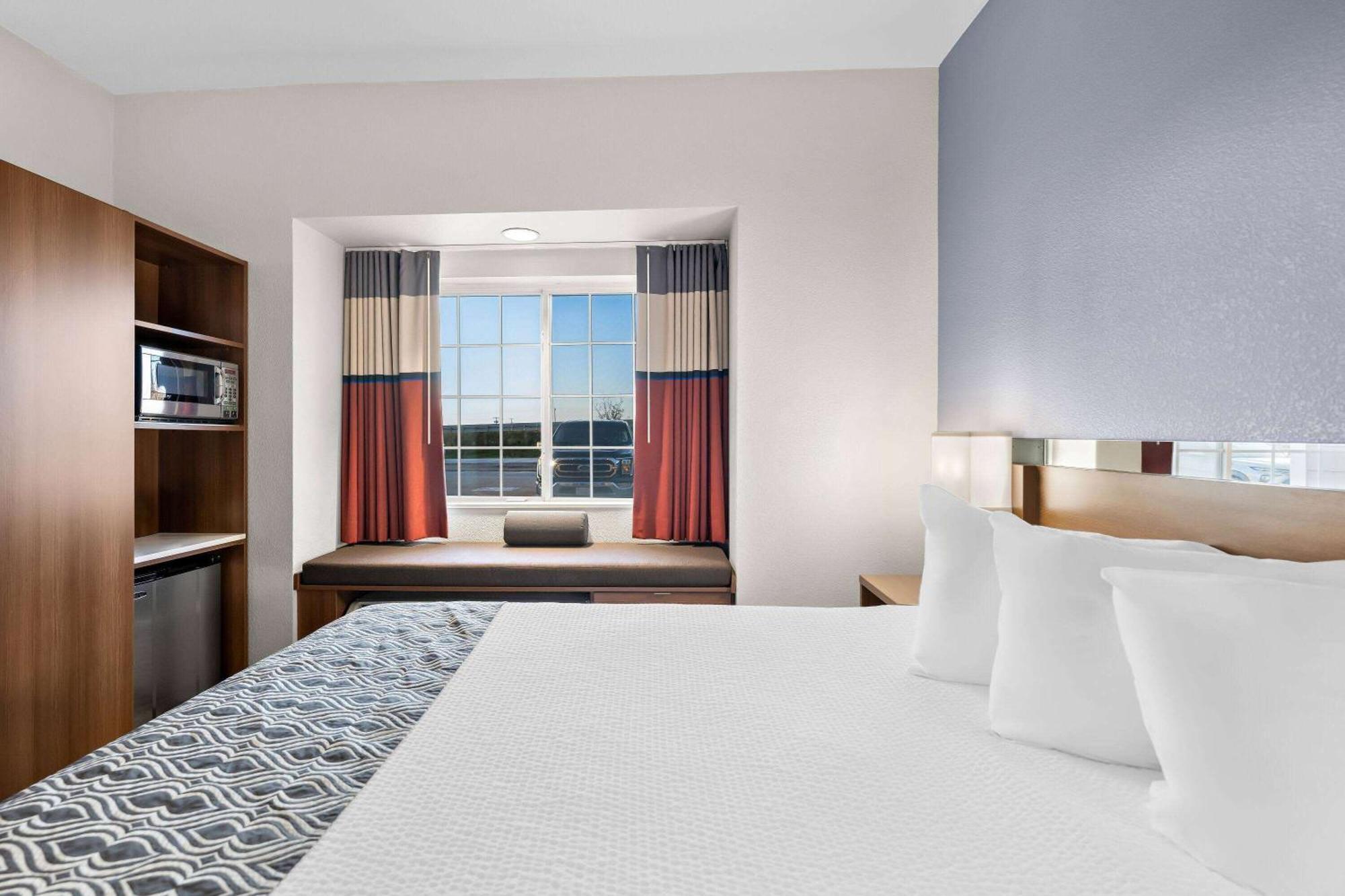 Hotel Microtel & By Wyndham