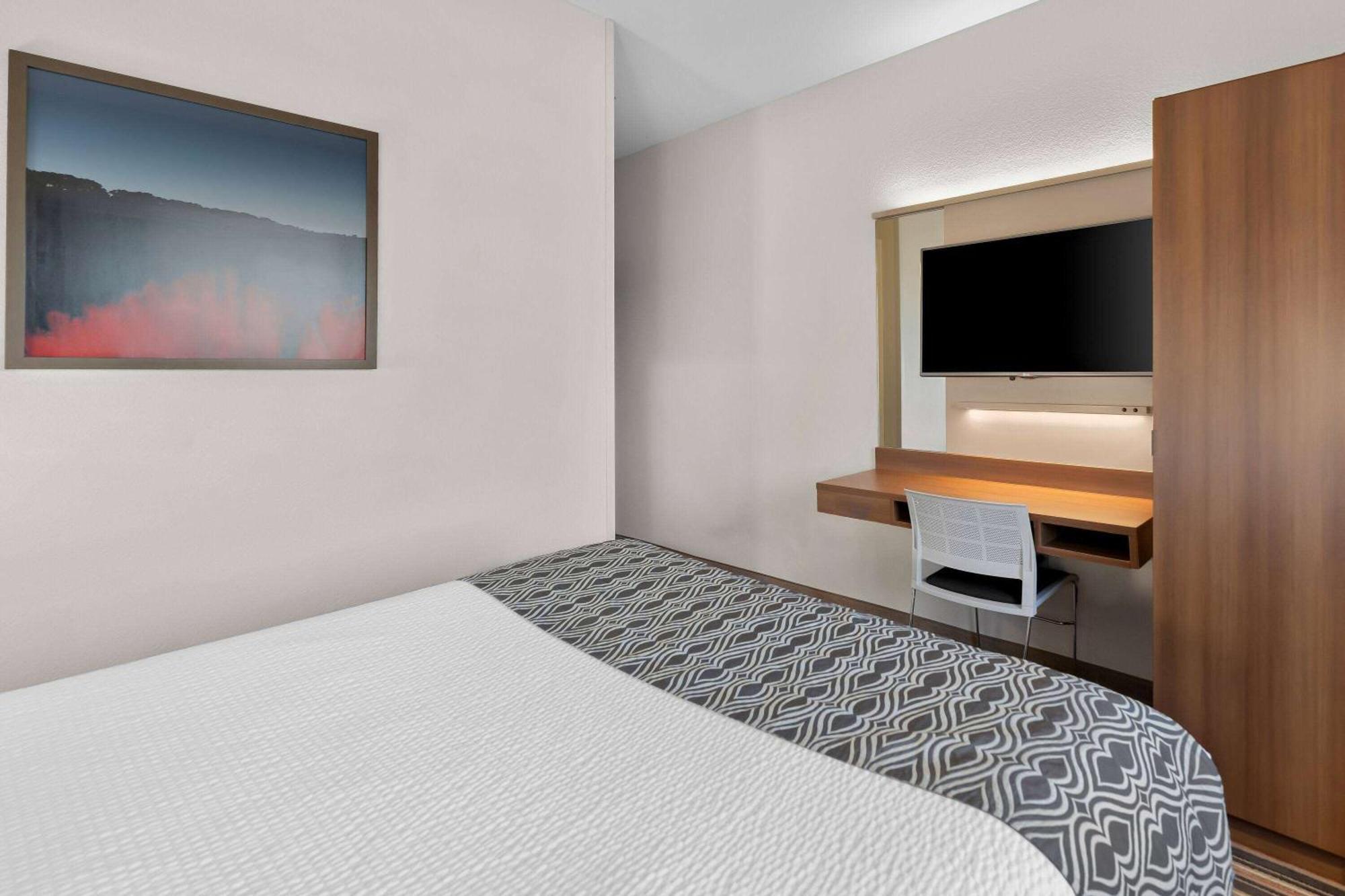 Hotel Microtel & By Wyndham 3*