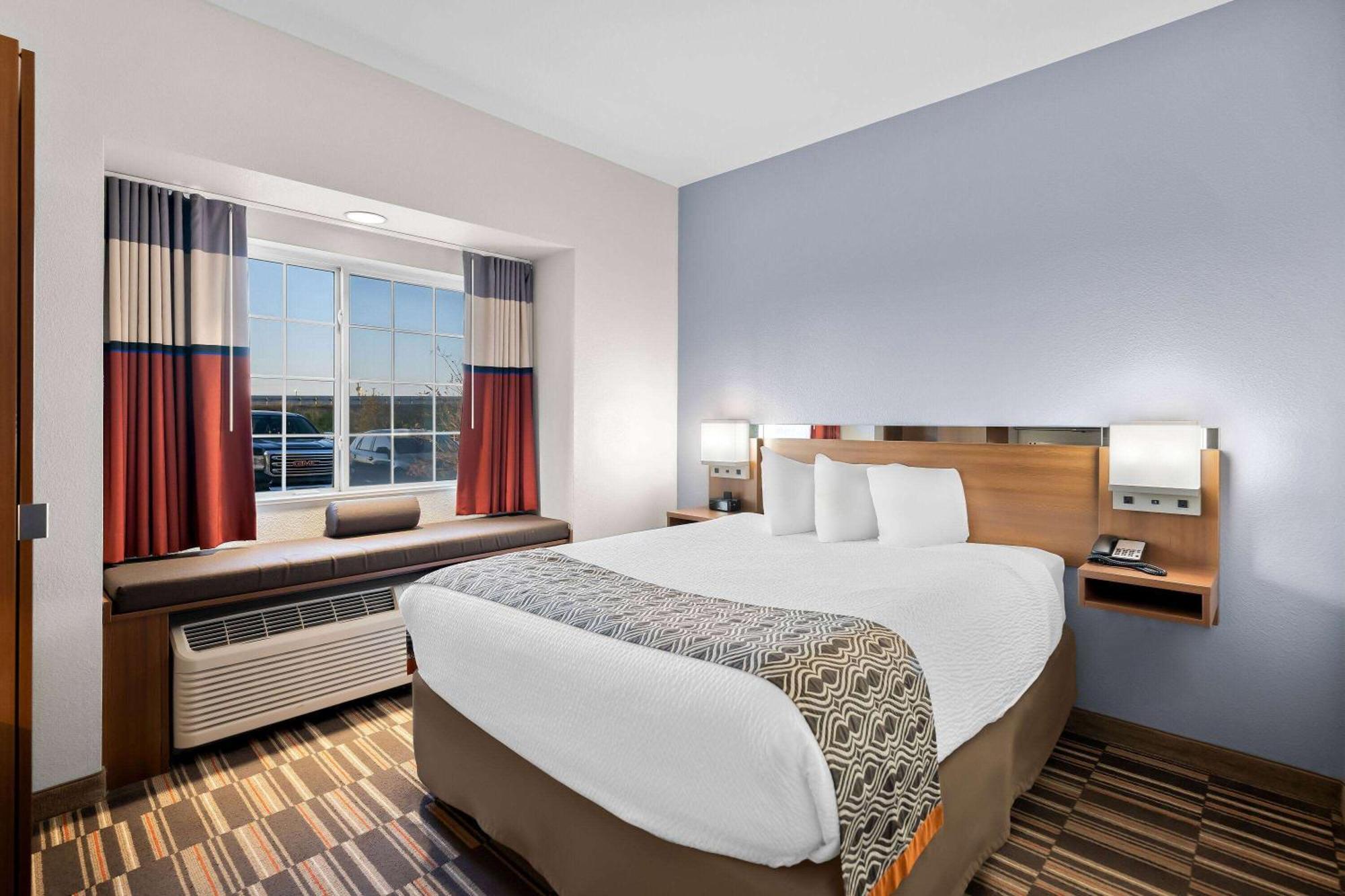 Microtel & By Wyndham 3*