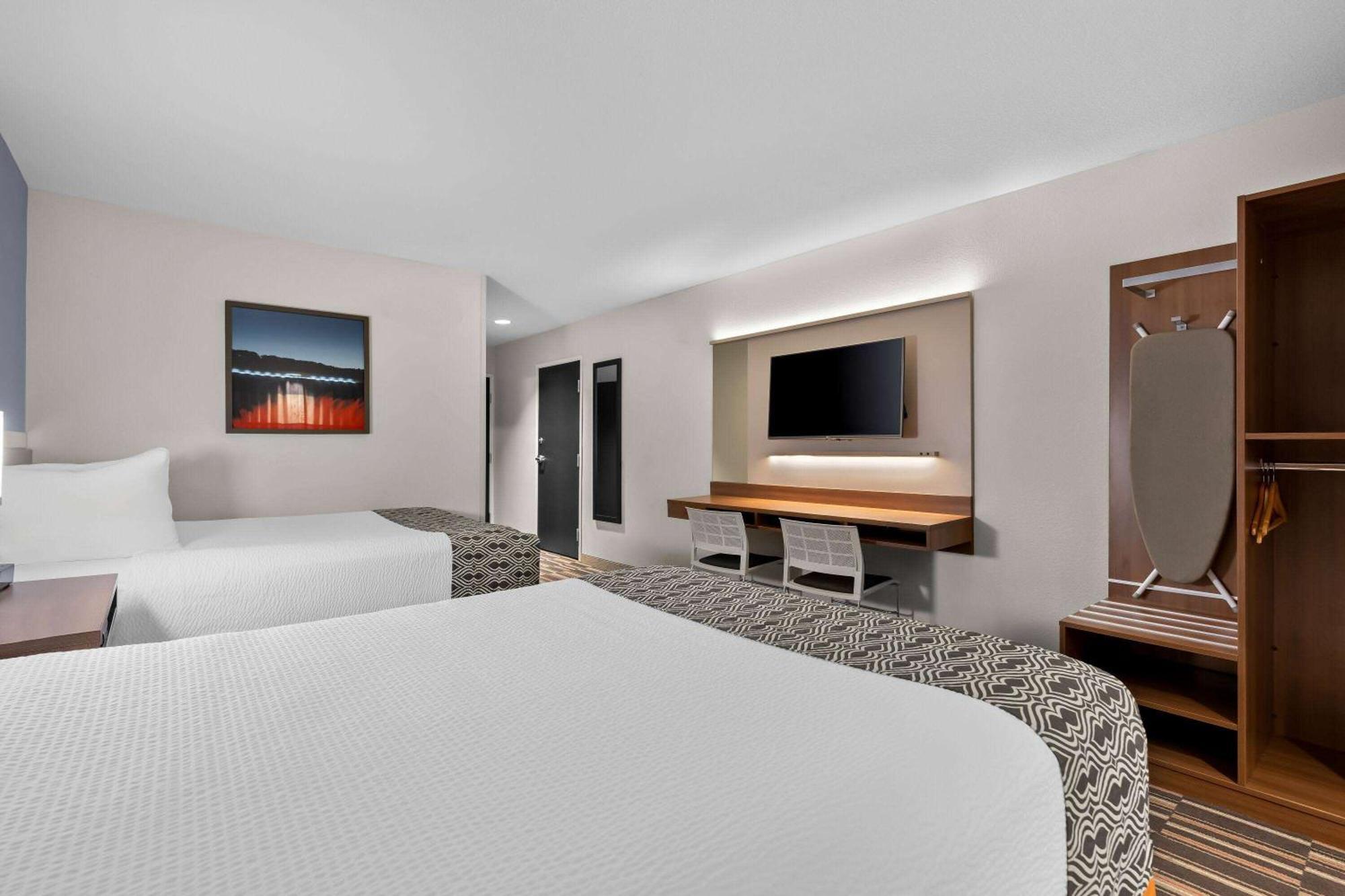 Hotel Microtel & By Wyndham