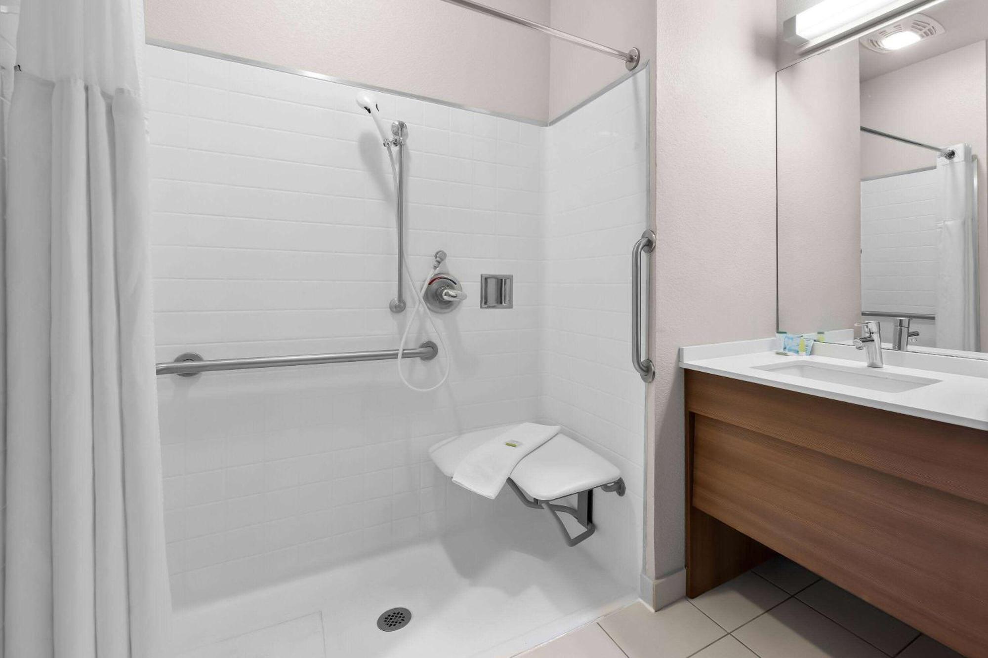 Microtel & By Wyndham Sweetwater