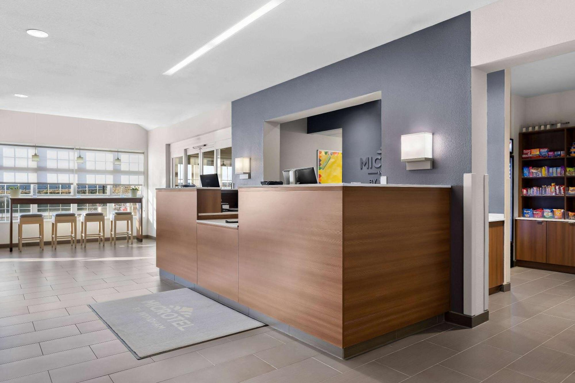 Microtel & By Wyndham Sweetwater