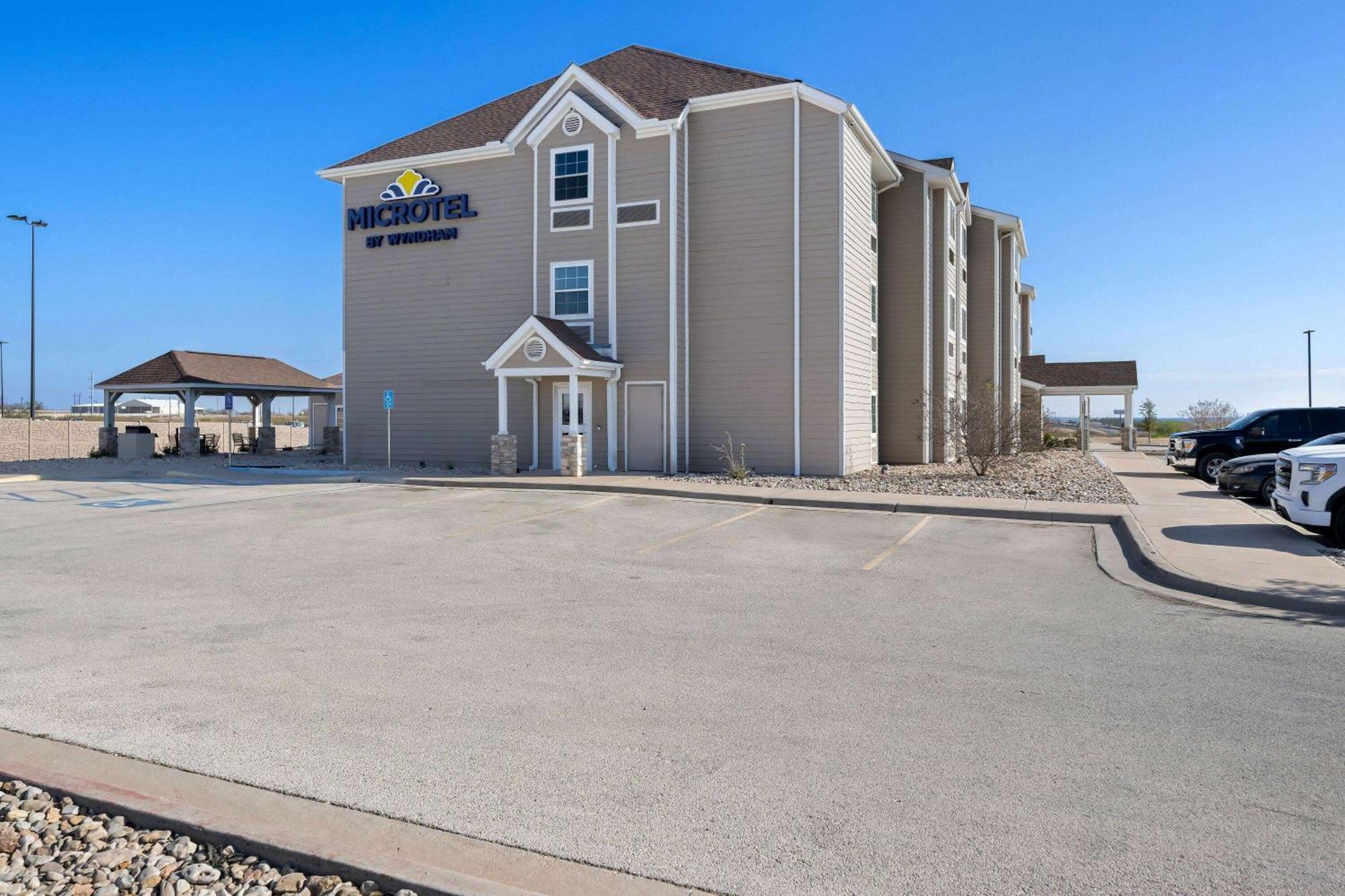 Hotel Microtel & By Wyndham 3*